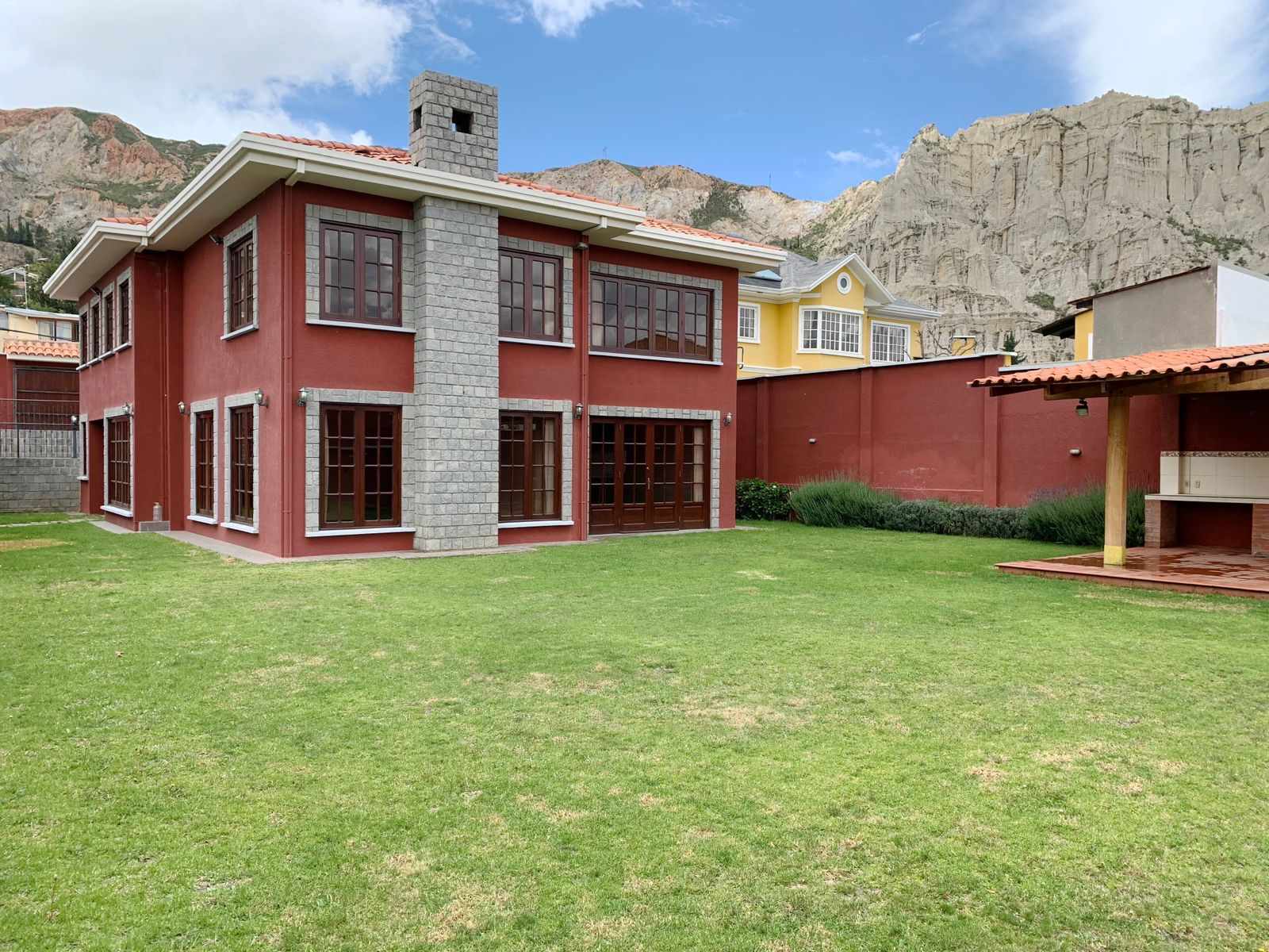 Casa en Auquisamaña en La Paz 3 dormitorios 4 baños 3 parqueos Foto 4