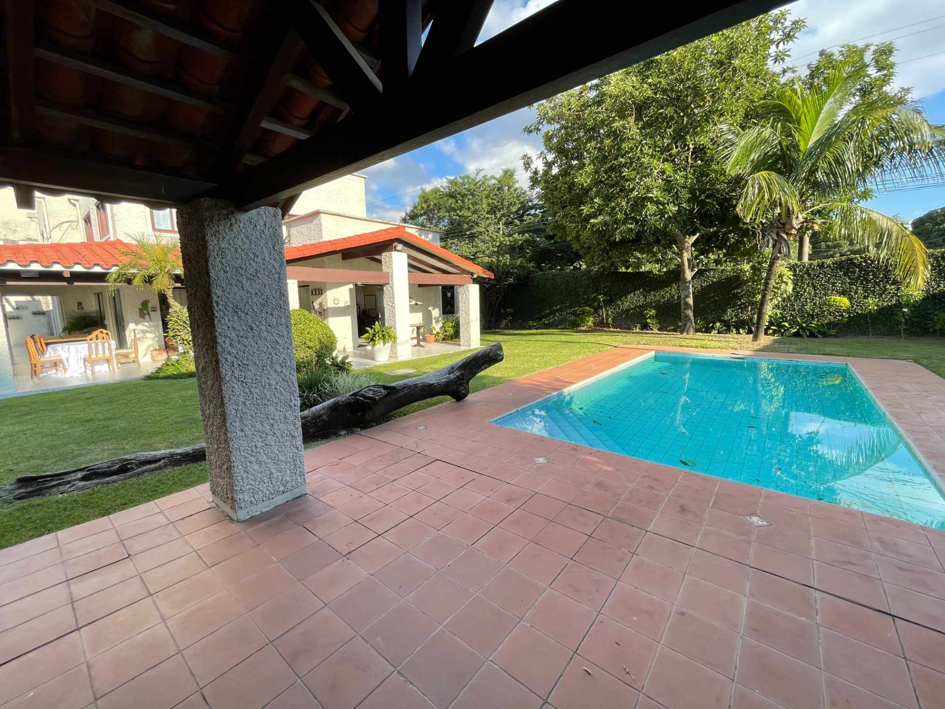 Casa en Entre 4to y 5to anillo Oeste en Santa Cruz de la Sierra 3 dormitorios 6 baños 4 parqueos Foto 3