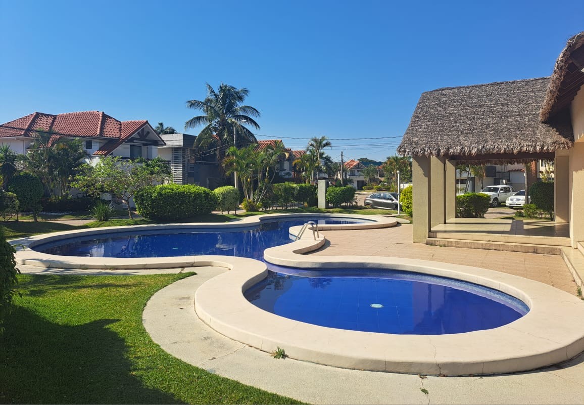 En Alquiler a Bs 8,500 Foto 20