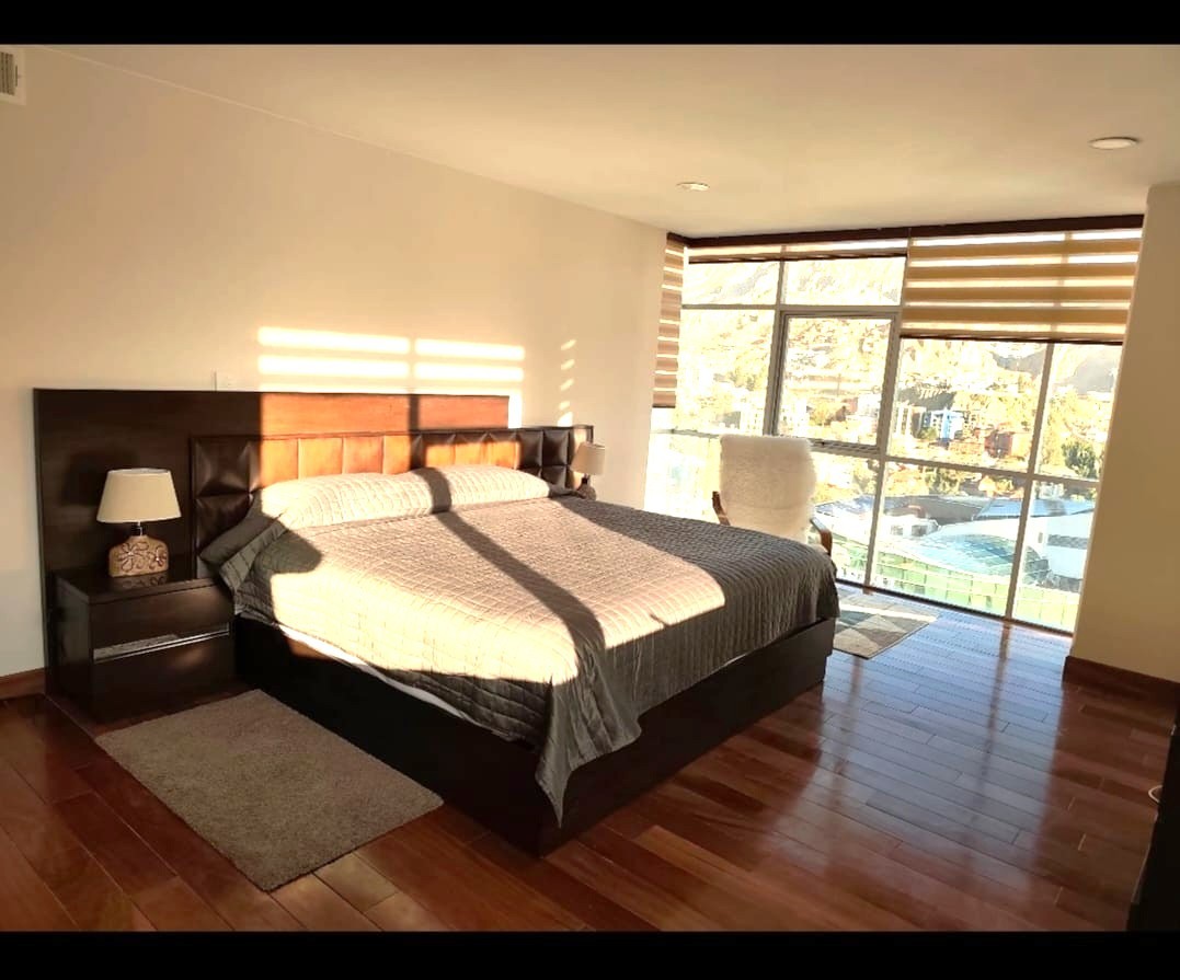 Departamento en Calacoto en La Paz 3 dormitorios 5 baños 1 parqueos Foto 1