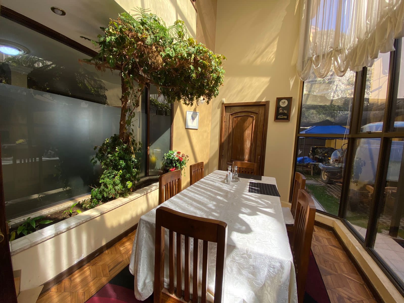 Casa en VentaKoani sobre avenida principal 4 dormitorios 5 baños 4 parqueos Foto 4