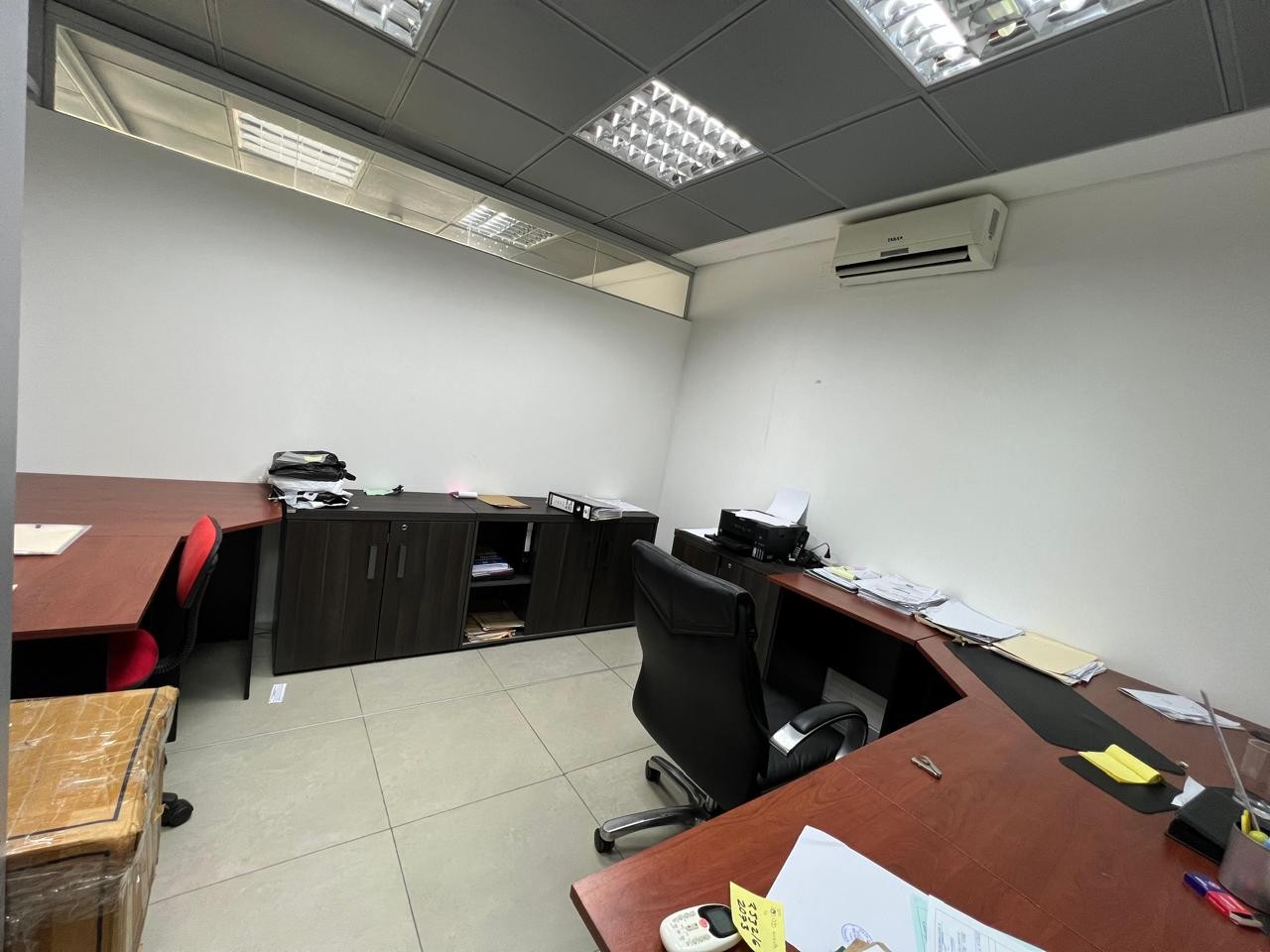 Oficina en AlquilerExclusiva Oficina en Alquiler en Torre Duo de 84 m2 6 dormitorios 1 baños  Foto 3