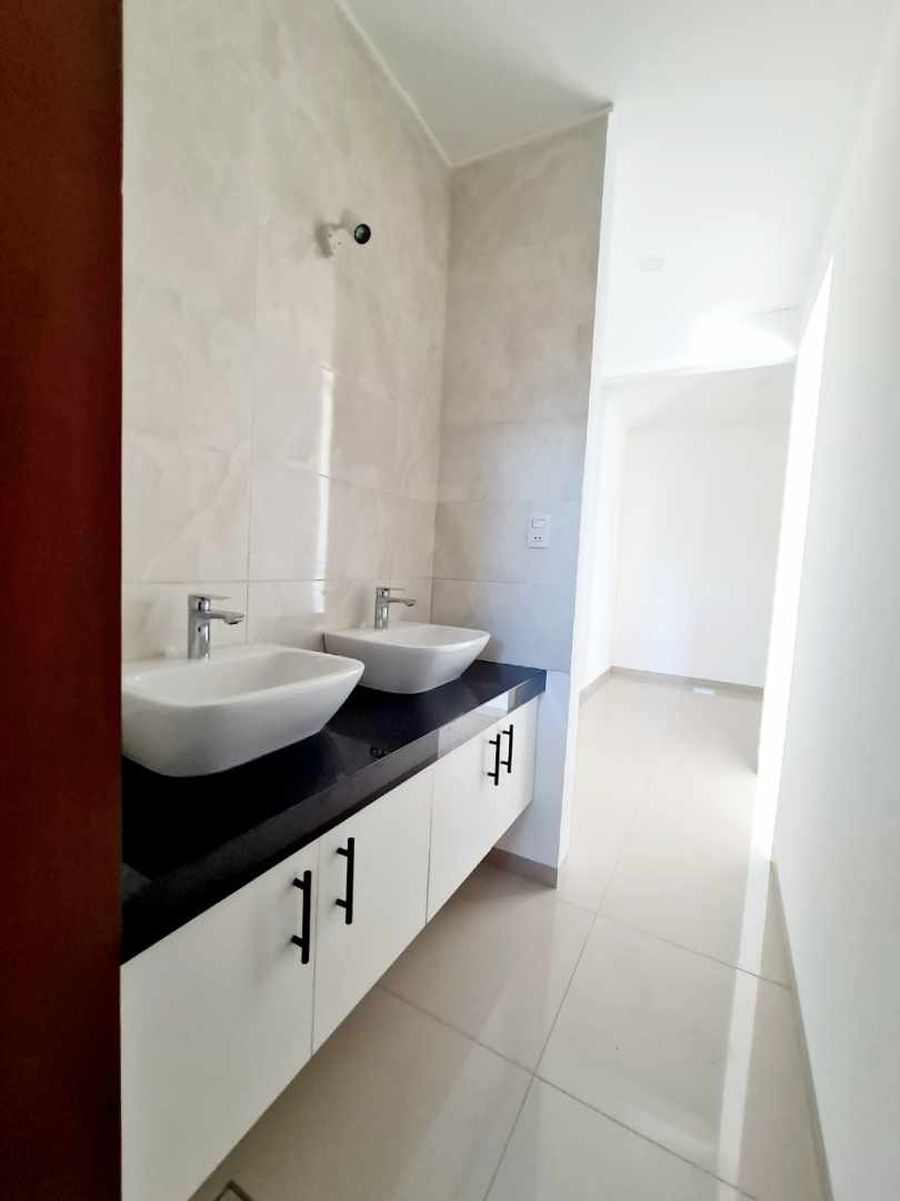 Casa Zona Norte 
km 8½ Banzer (Zona Col. Cambridge)
Condominio Las Palmeras 2 Foto 18