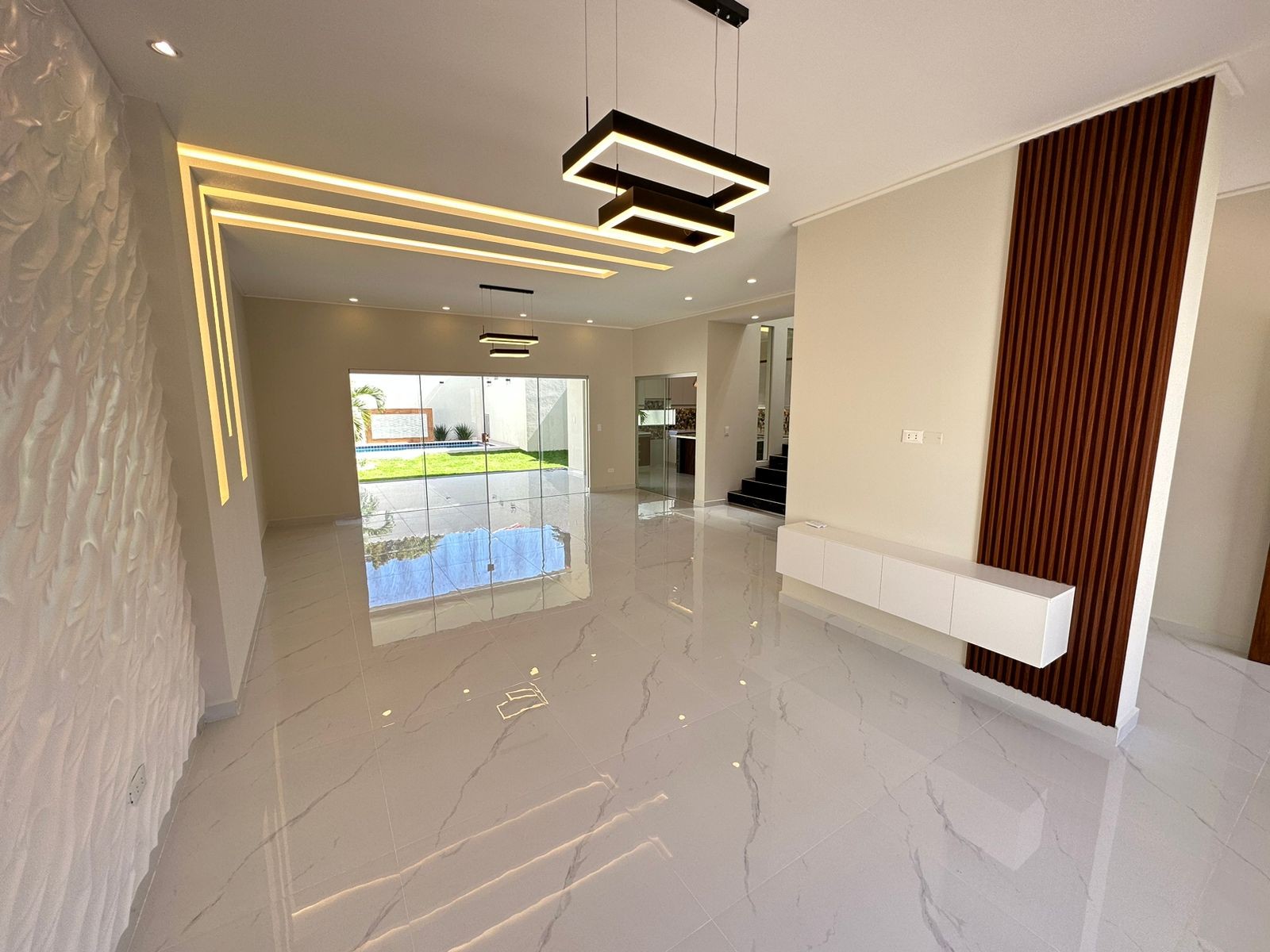 Casa en VentaSANTOS DUMONT ENTRE 3ER Y 4TO ANILLO 4 dormitorios 5 baños 2 parqueos Foto 3