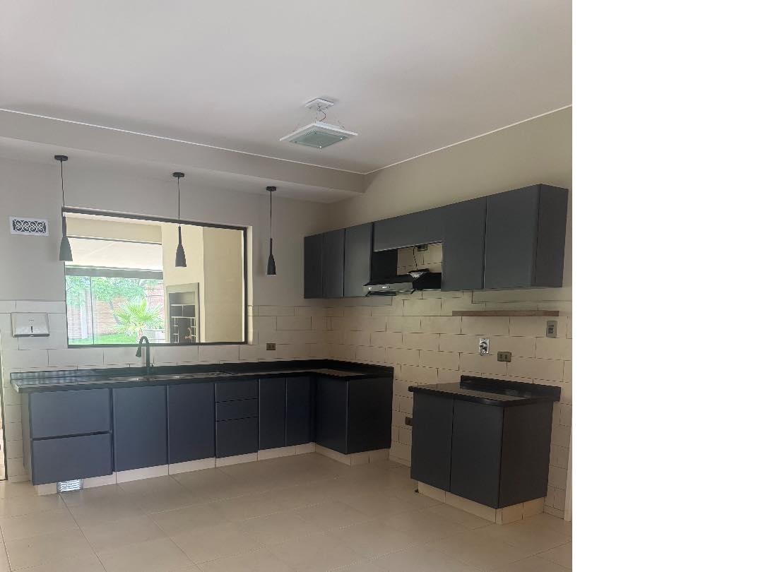 Casa en AlquilerUrbanización bosque norte  4 dormitorios 4 baños 3 parqueos Foto 9