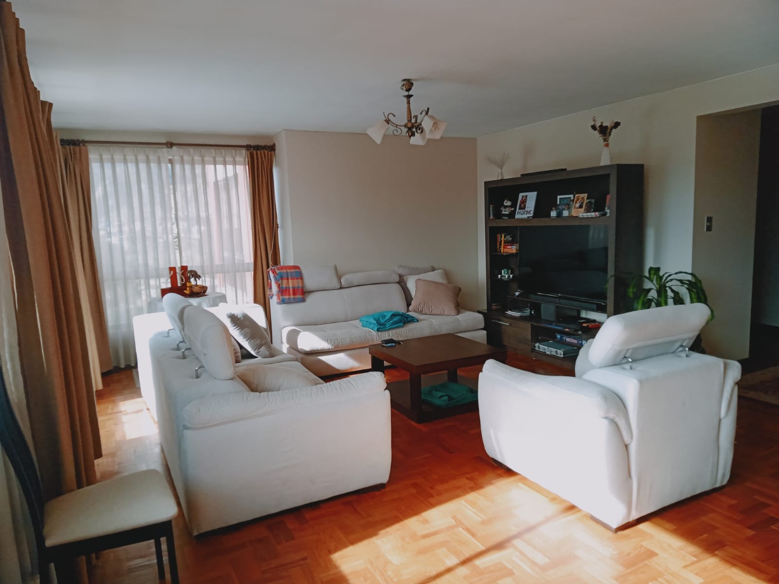 Departamento en Cota Cota en La Paz 3 dormitorios 4 baños 1 parqueos Foto 1