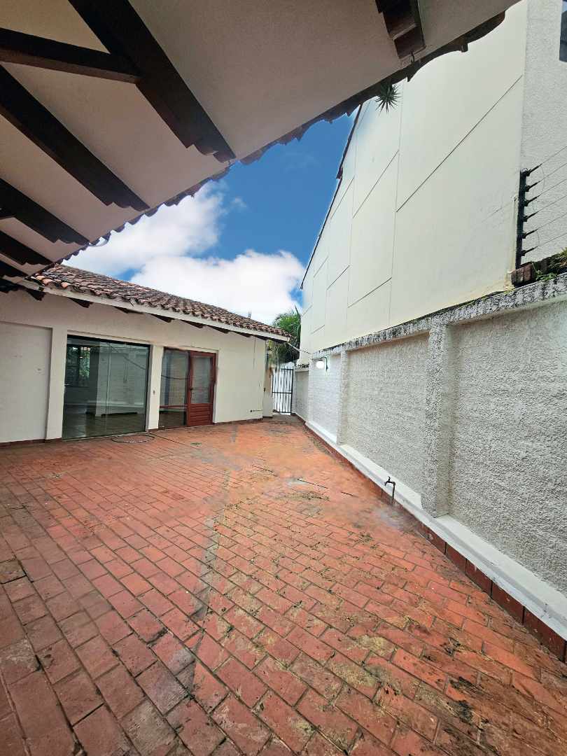 Casa Av. IBERICA - Barrio LAS PALMAS  Foto 5
