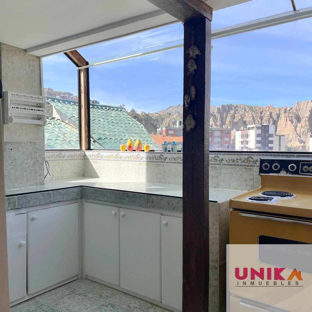 Departamento en Alquiler🏡 HERMOSO DEPARTAMENTO DUPLEX CON JARDIN AMOBLADO Y EQUIPADO EN ALQUILER, ACHUMANI  Foto 12