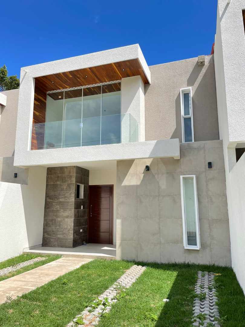 Casa en Entre 8vo y 9no anillo Norte en Santa Cruz de la Sierra 3 dormitorios 7 baños 2 parqueos Foto 3