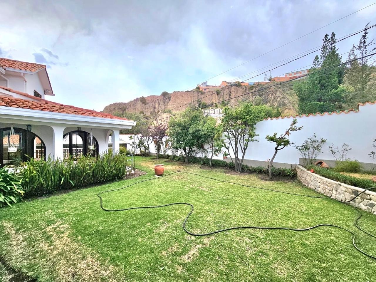 Casa en AlquilerCALACOTO 4 dormitorios 4 baños 3 parqueos Foto 2