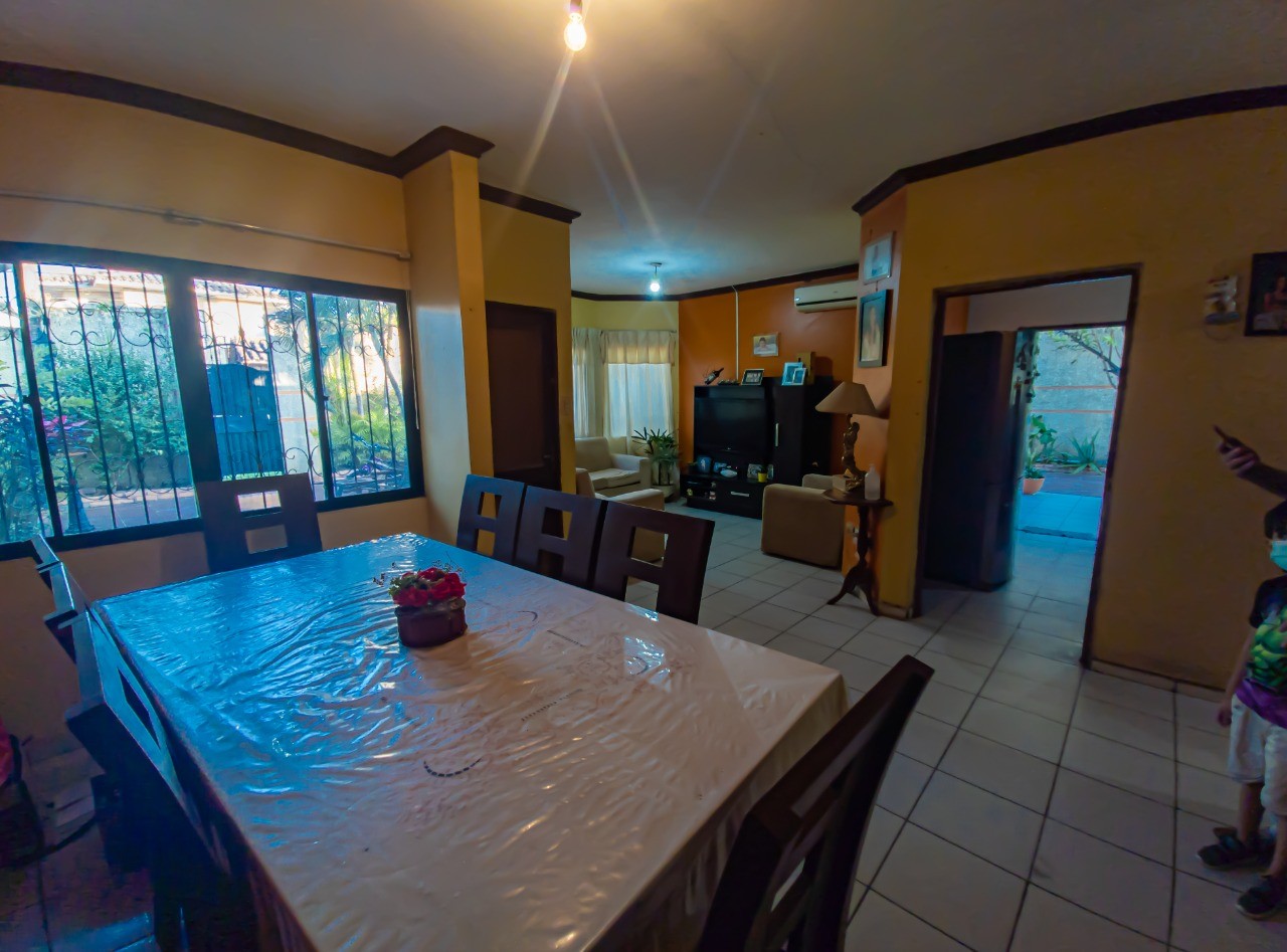 Casa en VentaZona sur barrio urb Palma real santos dumont 6to anillo Foto 9