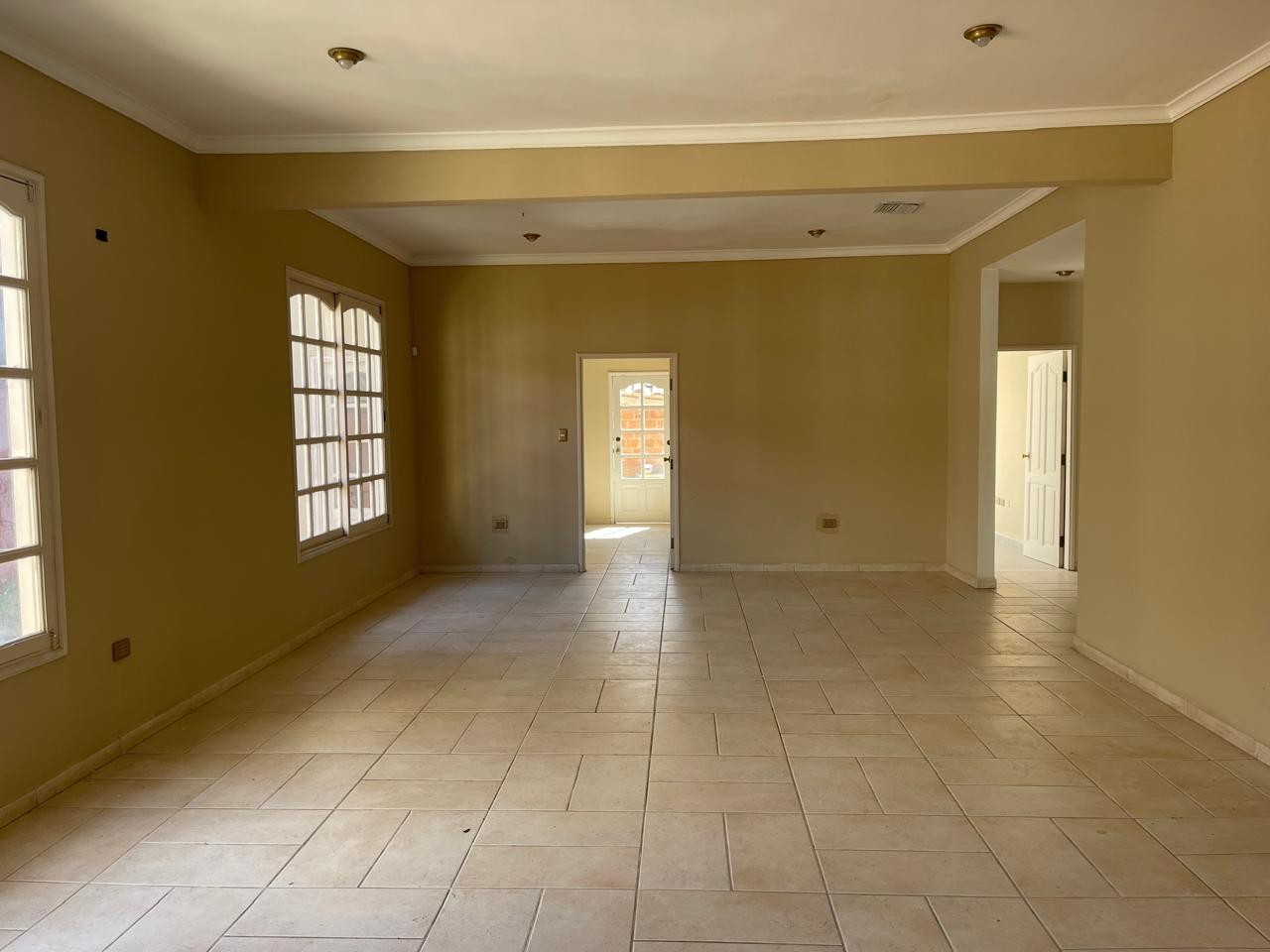 Casa en Entre 6to y 7mo anillo Norte en Santa Cruz de la Sierra 4 dormitorios 4 baños 3 parqueos Foto 4