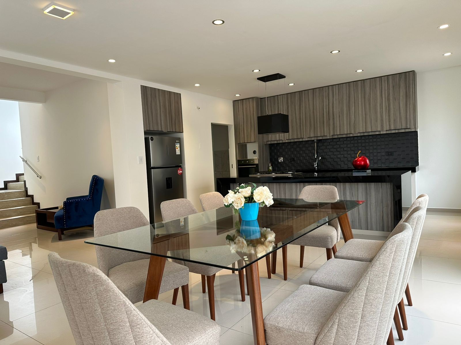 Casa en Entre 8vo y 9no anillo Norte en Santa Cruz de la Sierra 2 dormitorios 4 baños 2 parqueos Foto 2