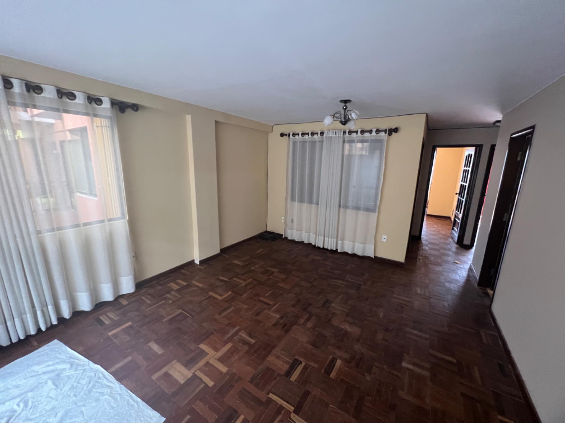 Departamento en AnticréticoCalle 16 de Obrajes  Hugo Ernest  3 dormitorios 3 baños 1 parqueos Foto 17