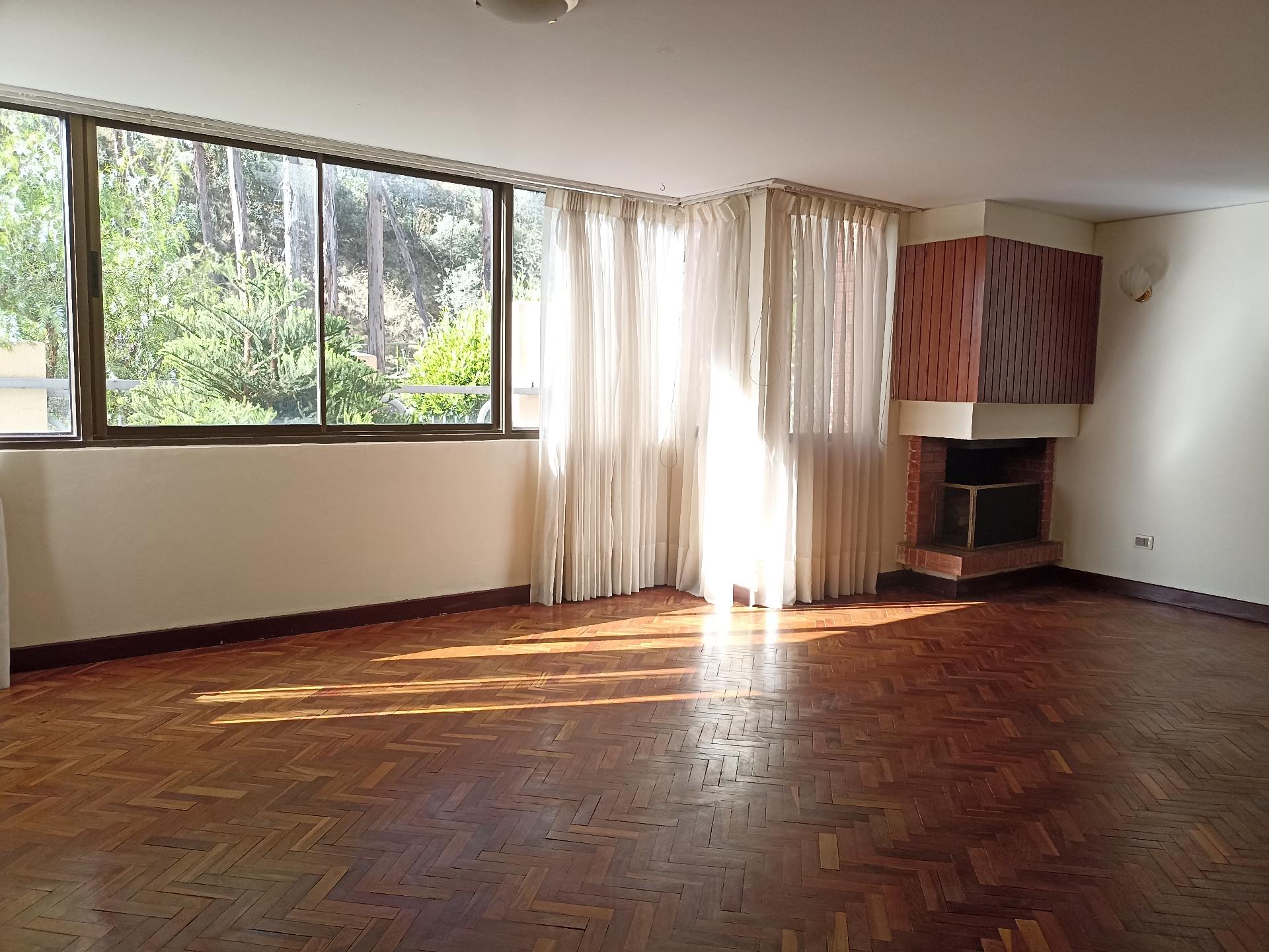 Departamento en Calacoto en La Paz 3 dormitorios 2 baños 1 parqueos Foto 12