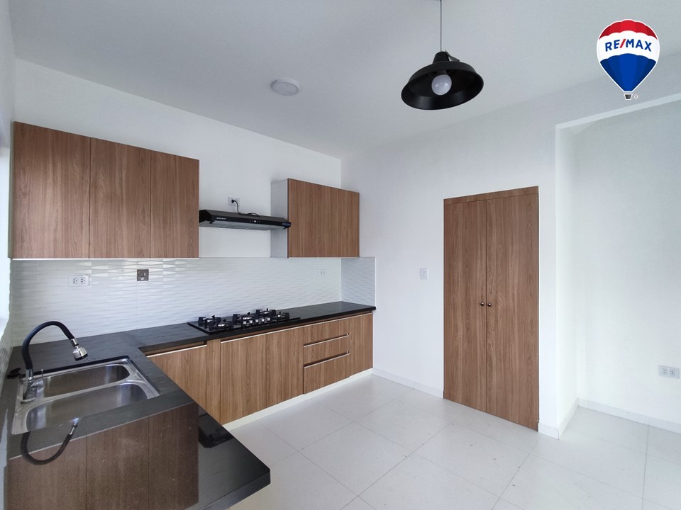 Casa en VentaZona Norte, 7mo Anillo. 4 dormitorios 3 baños 2 parqueos Foto 9