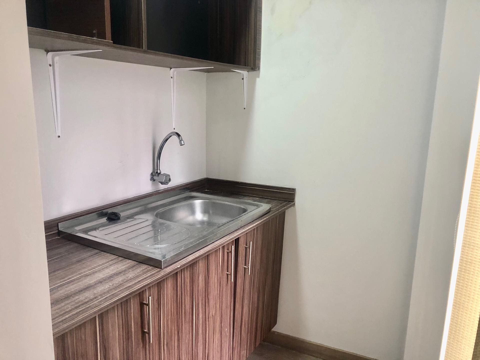 Oficina en AlquilerEXCELENTE UBICACION
ALQUILA ESTA OFICINA 3 dormitorios 1 baños 1 parqueos Foto 5