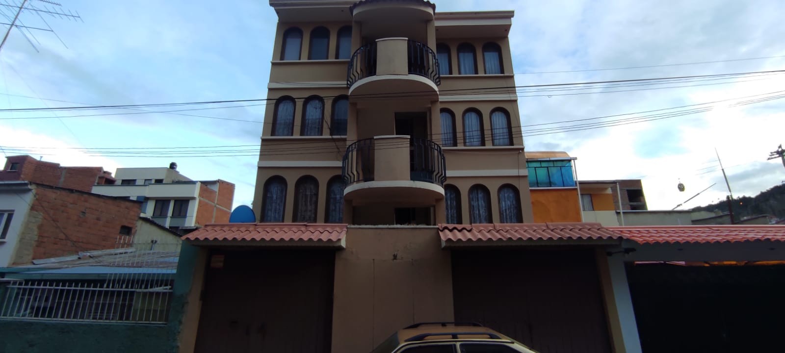 Casa en VentaZona Tembladerani, Cerca Stadium Bolivar Foto 1