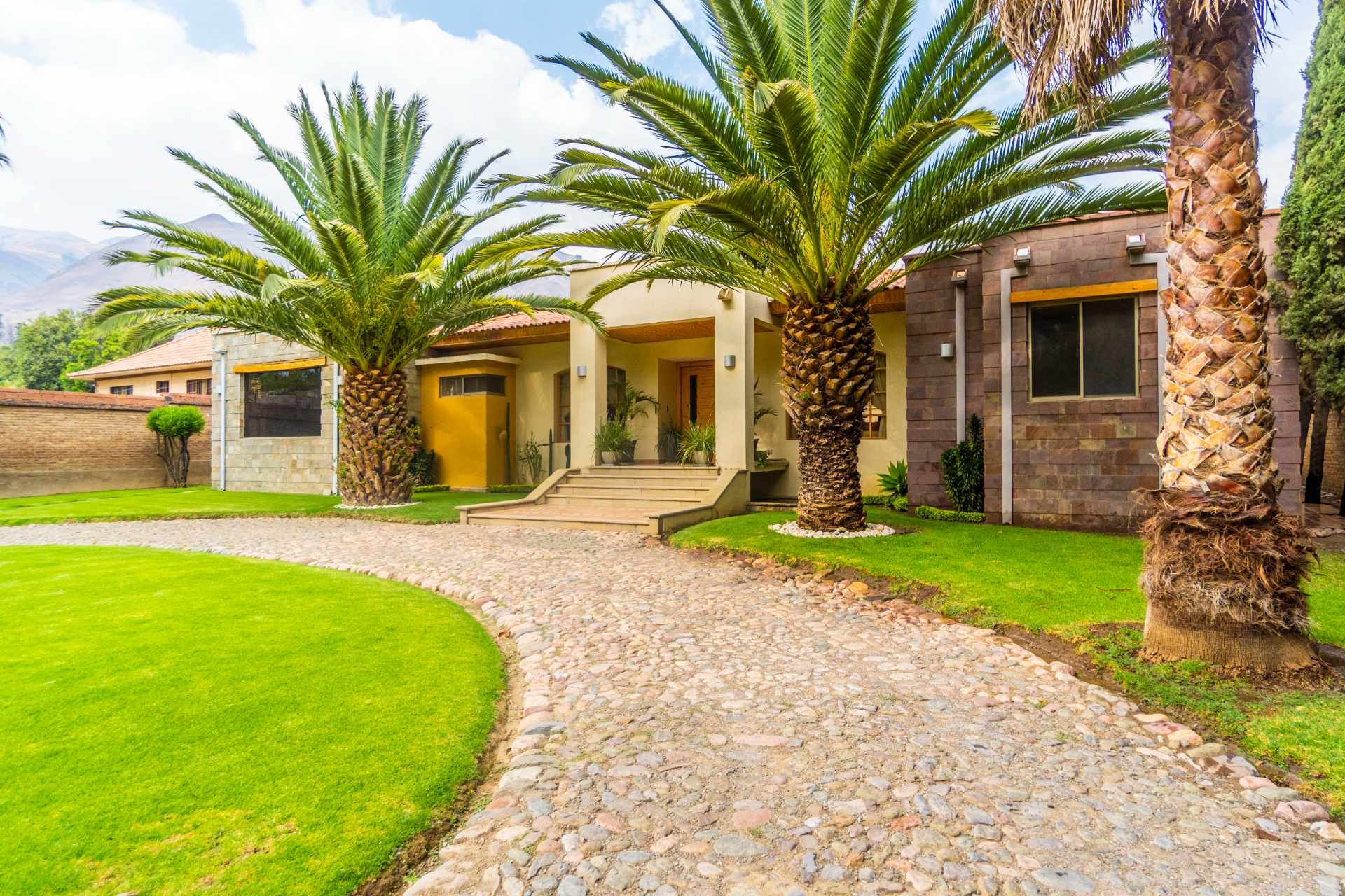 Casa en VentaFABULOSA PROPIEDAD E VENTA ZOBRE CALLE CARACOL ZONA TROJES Foto 15