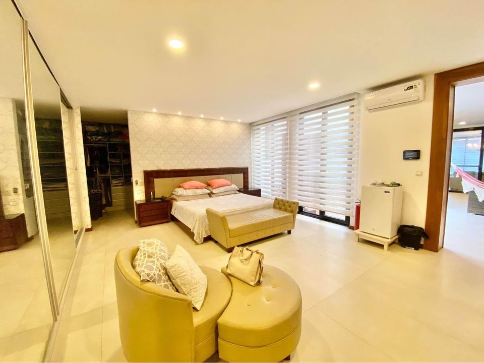 Casa en VentaCasa con 5 suites, Av. Paragua Foto 7