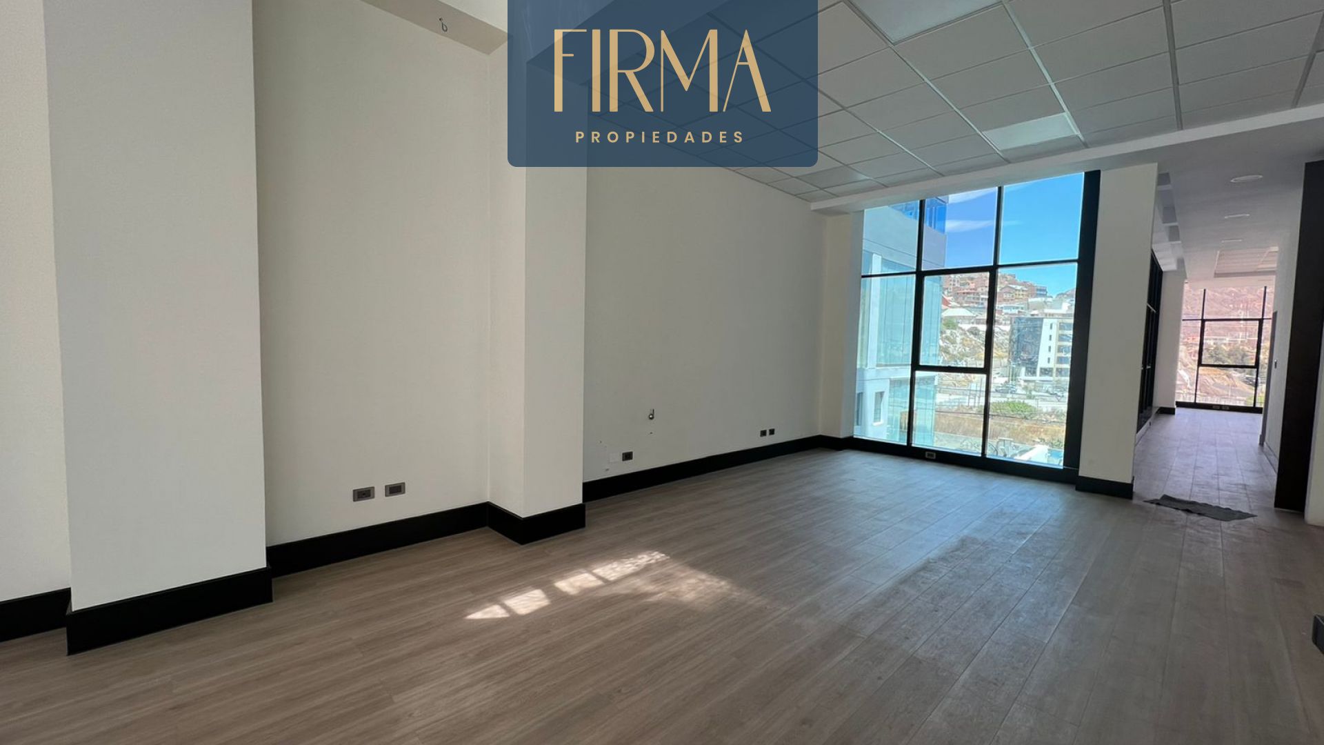 Local comercial ALQUILA  ESTE LOCAL A ESTRENAR EN SAN MIGUEL Foto 8