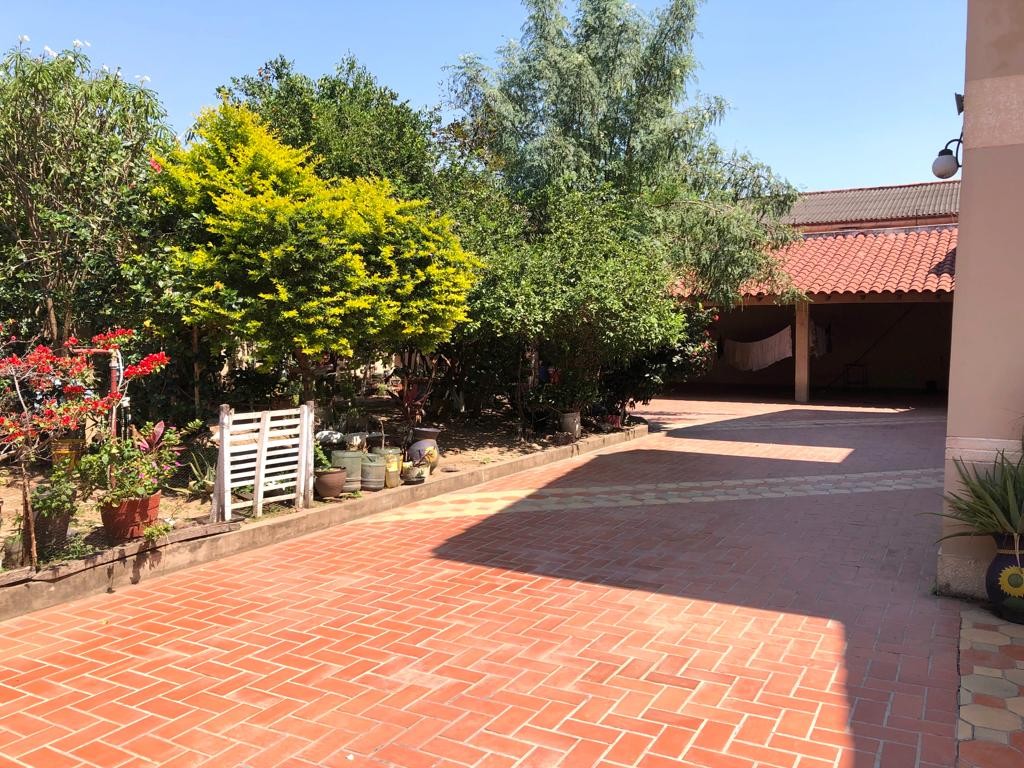 Terreno en VentaEn Ubicación Privilegiada De Ocasión En Venta Amplio Terreno (1.105 m2) con casa Ideal para Desarrollo Inmobiliario o Comercial - 3er Anillo y Radial 26    Foto 1