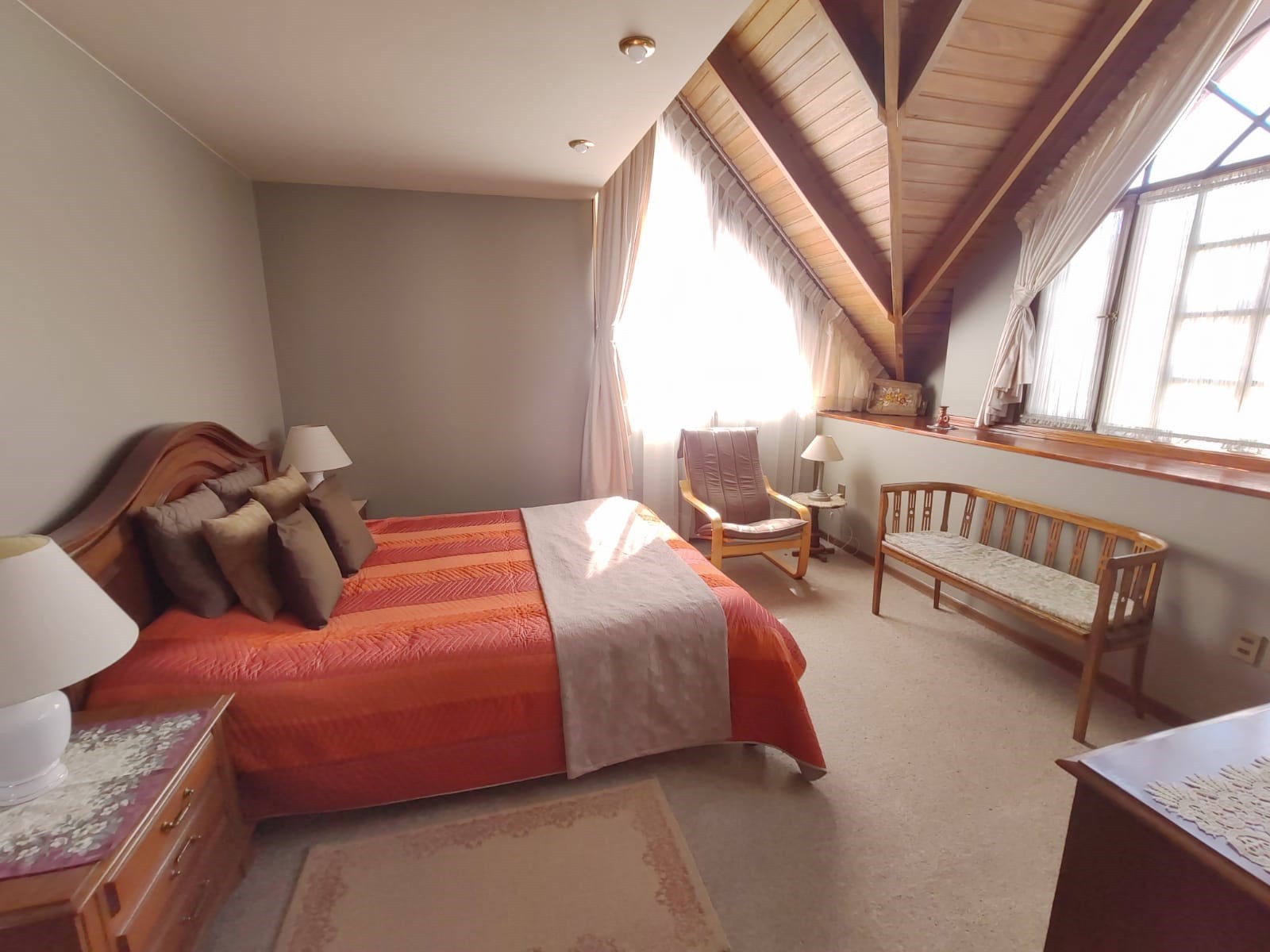 Casa en Achumani en La Paz 5 dormitorios 4 baños 3 parqueos Foto 5