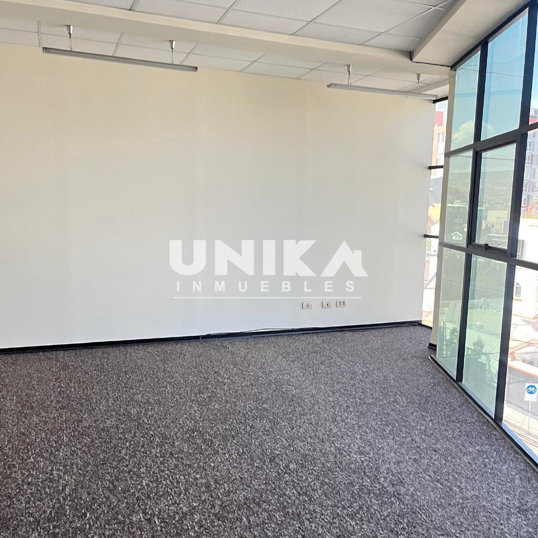 Oficina en Alquiler🏢 EN ALQUILER ELEGANTE Y CÓMODA OFICINA EN CALACOTO 2 dormitorios 1 baños 1 parqueos Foto 7