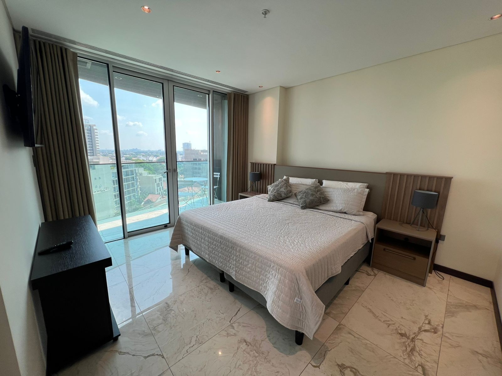 Departamento en Equipetrol en Santa Cruz de la Sierra 1 dormitorios 2 baños  Foto 10