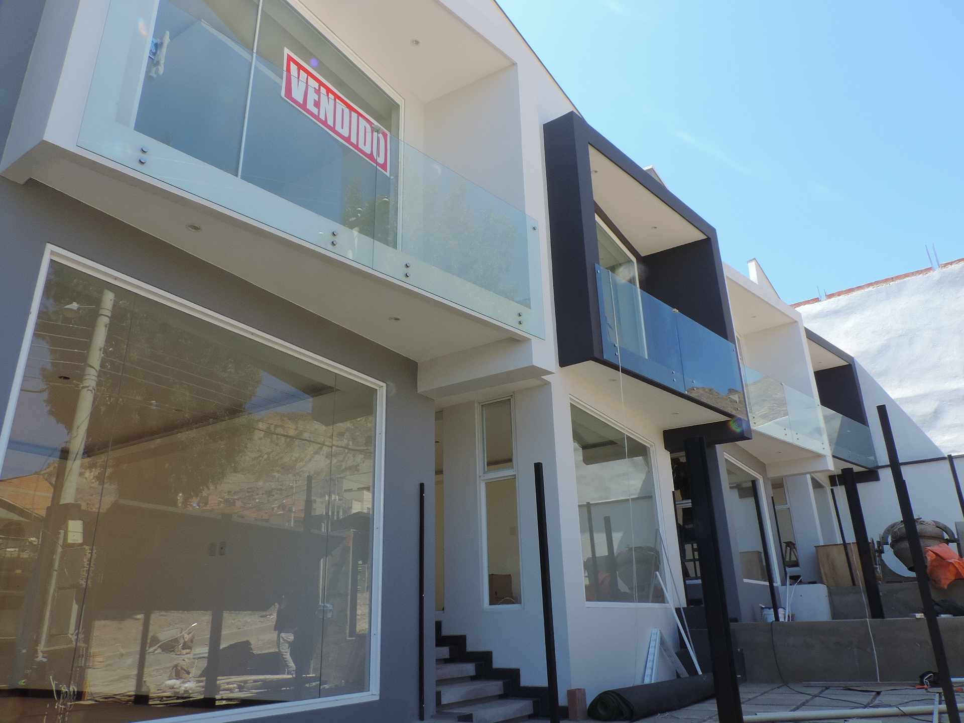 Casa Calle 4 y 7 Urbanización El PEDREGAL - Zona Alto Calacoto (Final Av. Costanera) Foto 3