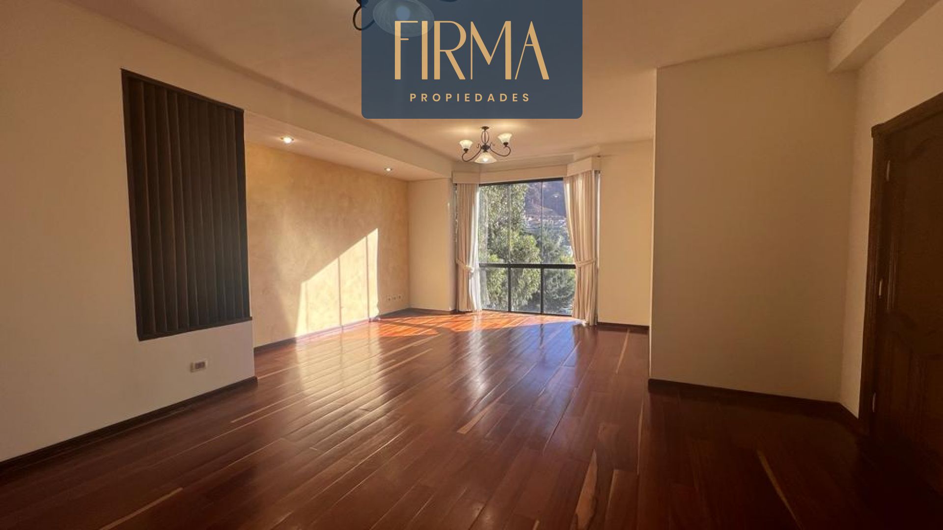 Departamento en VentaCOMPRA  ESTE DEPARTAMENTO EN CALACOTO 3 dormitorios 4 baños 1 parqueos Foto 1