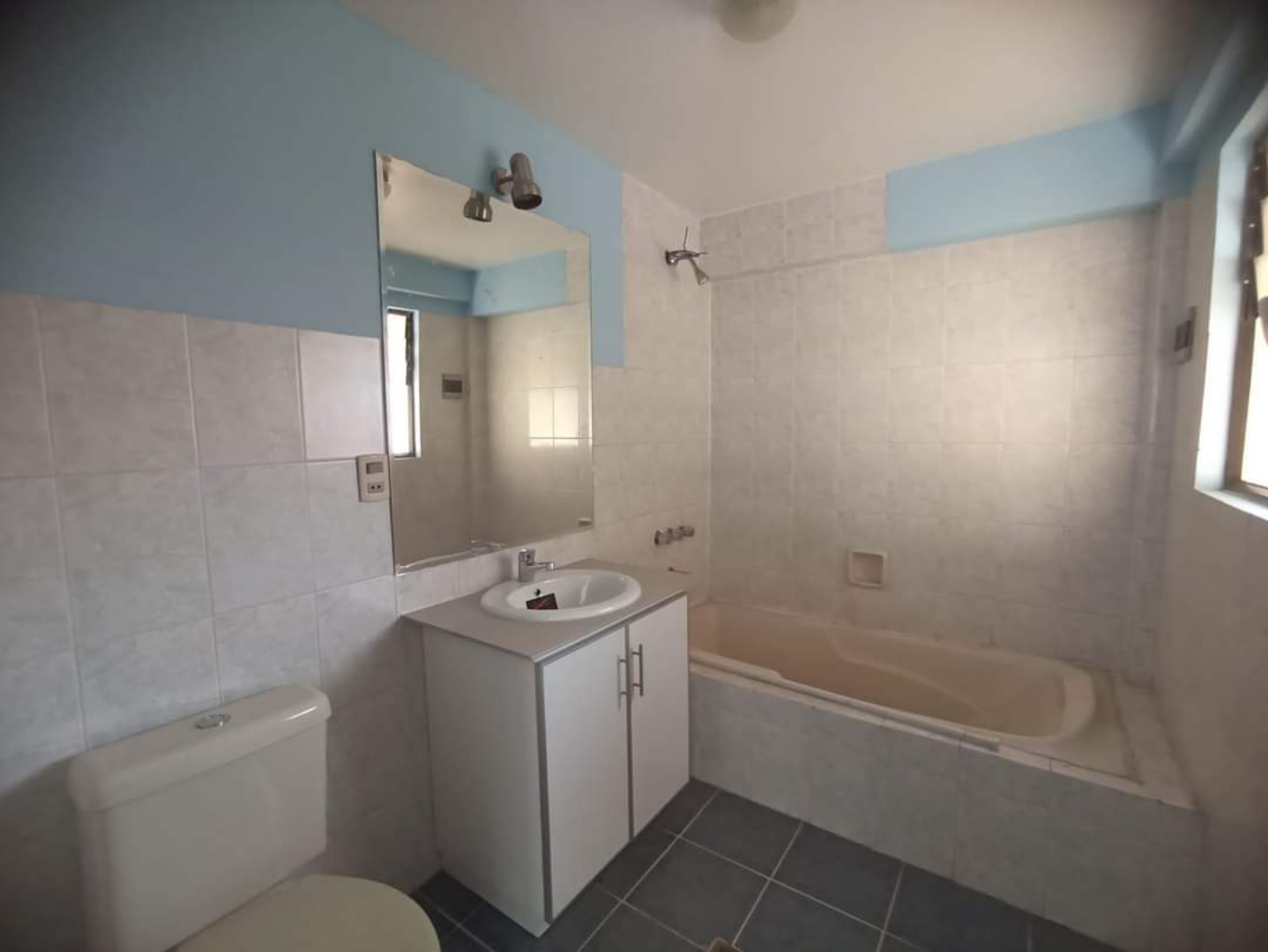 Departamento en Cota Cota en La Paz 3 dormitorios 4 baños 1 parqueos Foto 12