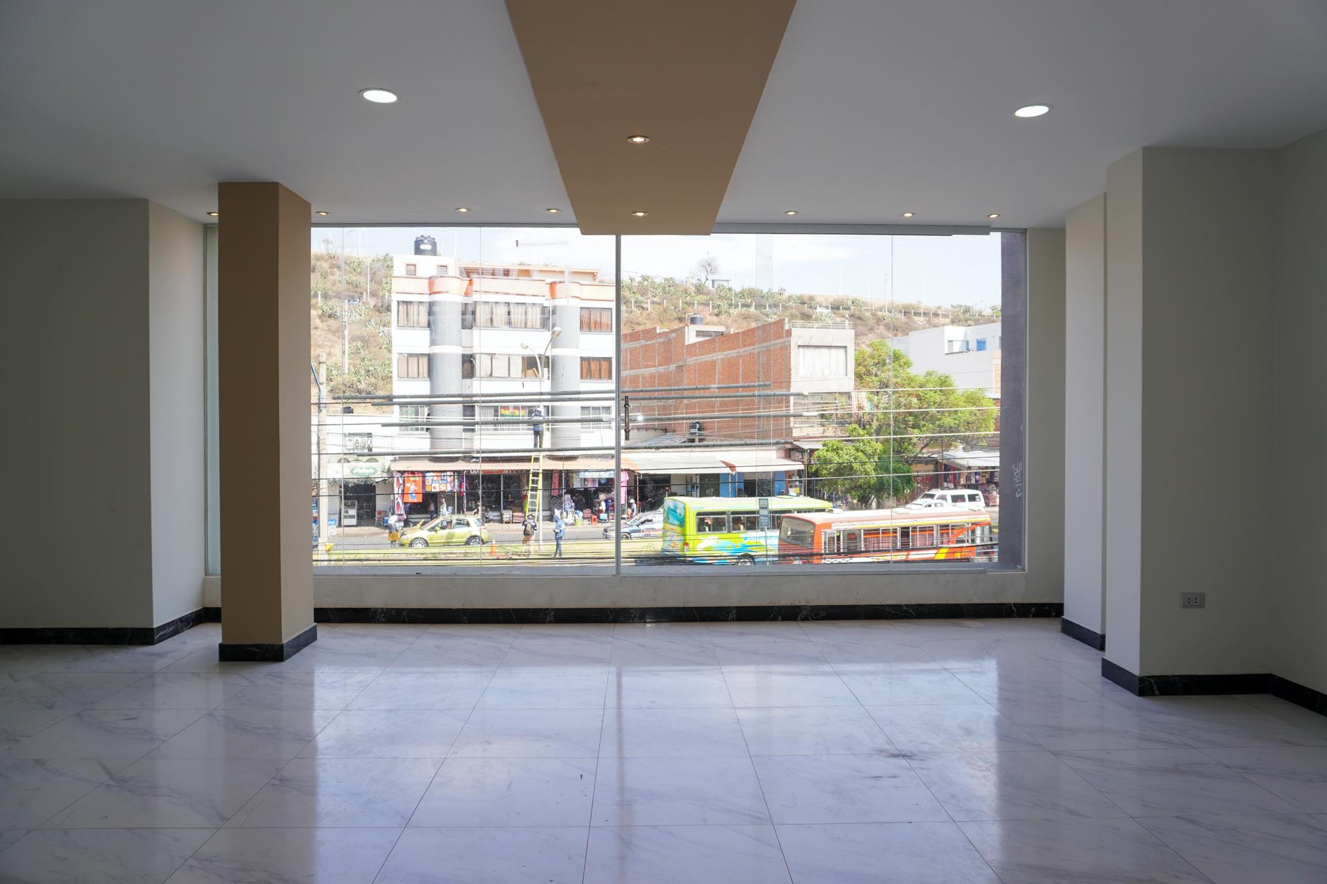 Local comercial en Sudoeste en Cochabamba  1 baños  Foto 4