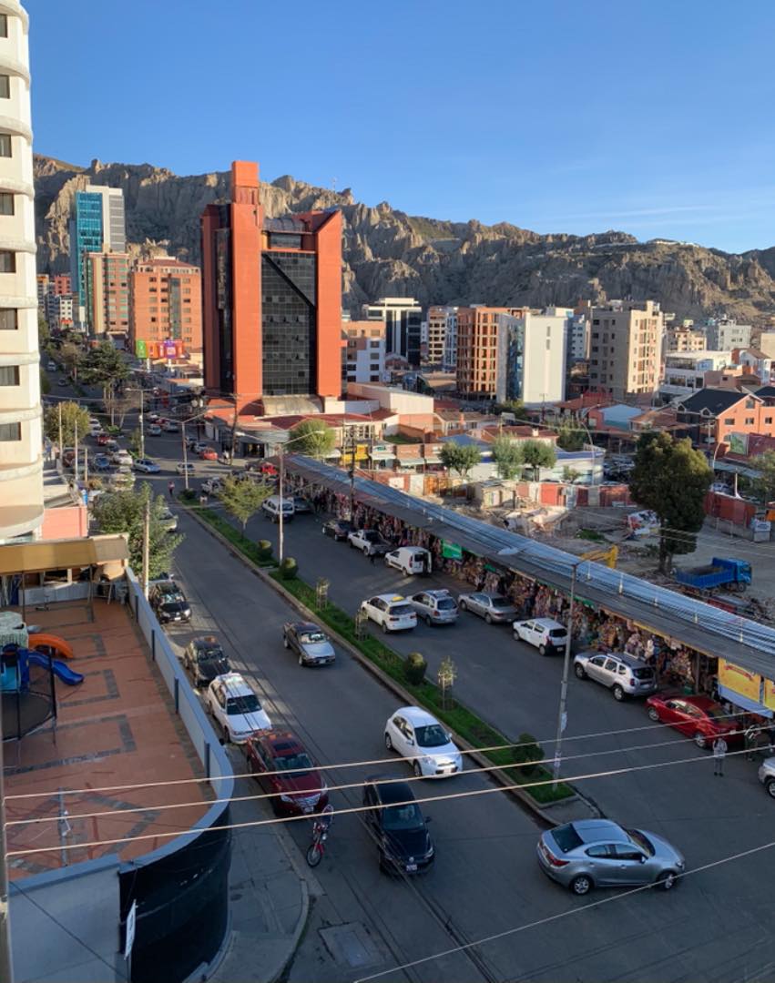Departamento en Los Pinos en La Paz 3 dormitorios 4 baños 1 parqueos Foto 3
