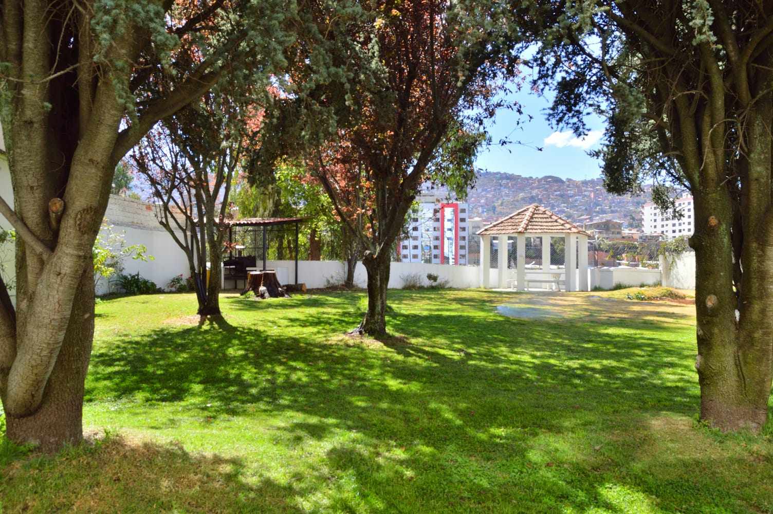 Departamento en San Jorge en La Paz 2 dormitorios 3 baños 1 parqueos Foto 16