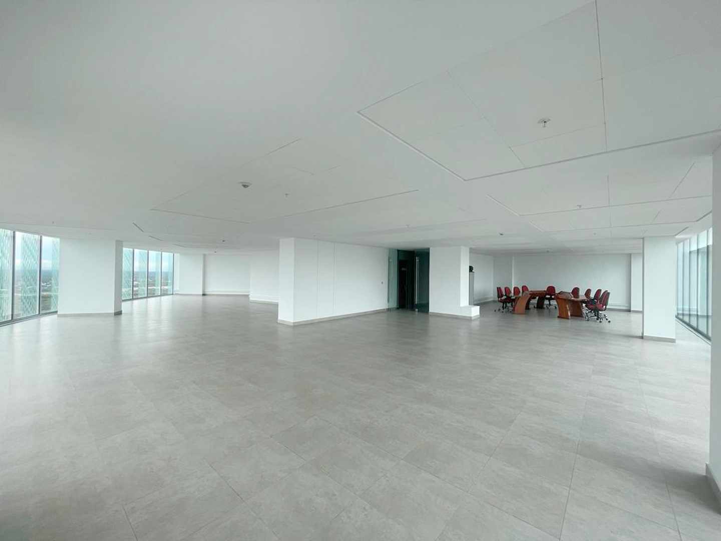 Oficina en Equipetrol en Santa Cruz de la Sierra 1 dormitorios 1 baños 4 parqueos Foto 7