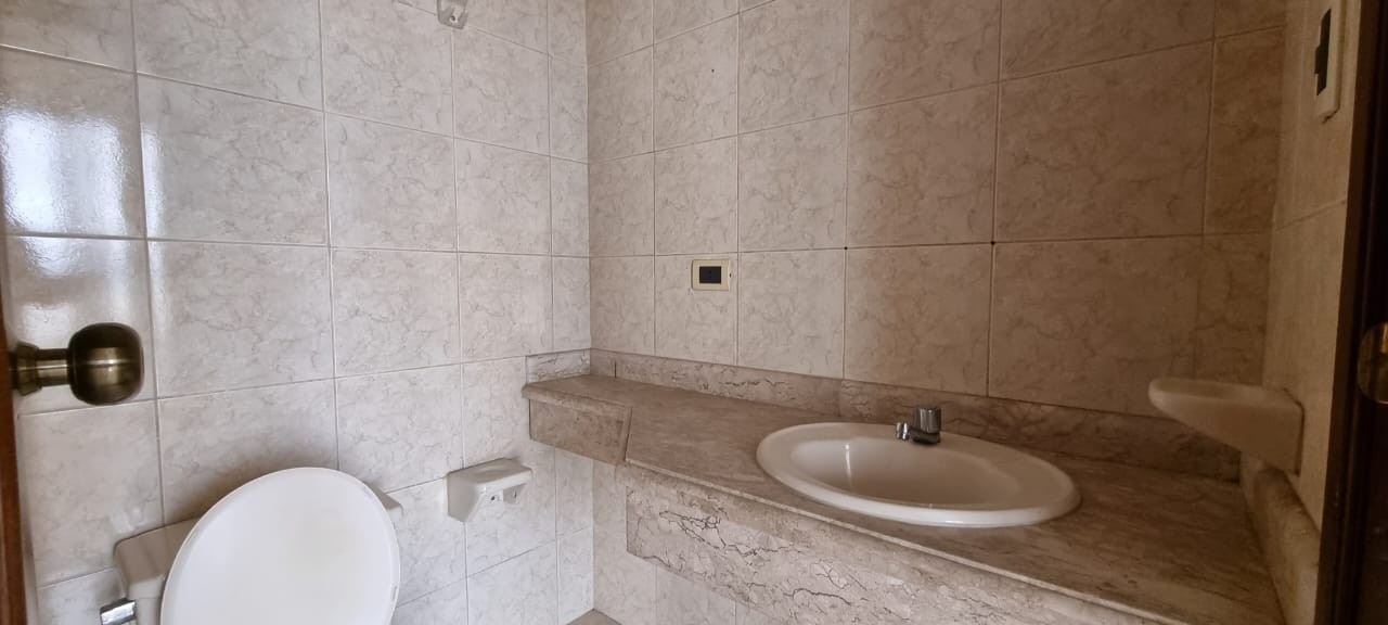 Oficina en AlquilerEdificio Torres CAINCO, Calle Cochabamba 4 dormitorios 2 baños 1 parqueos Foto 6