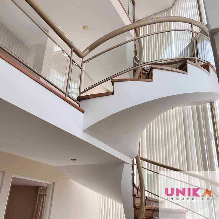 Casa en Venta🏡 HERMOSA CASA AMPLIA Y LLENA DE SOL EN VENTA, EN EL LUGAR MAS CÉNTRICO DE ACHUMANI 4 dormitorios 5 baños 4 parqueos Foto 25