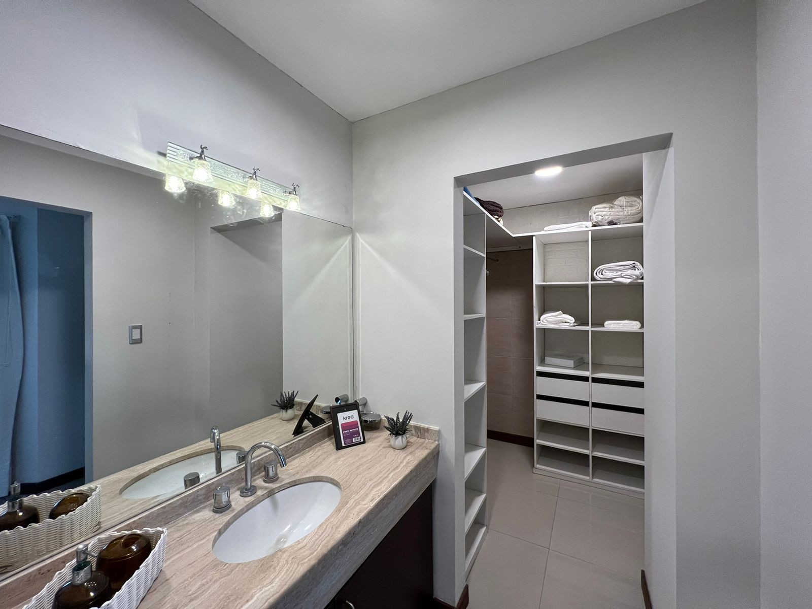 Departamento Condominio Cupesí, Alquiler amoblado de 2 dormitorios, 2do. y 3er. Anillo Zona Norte, sobre Av. Ovidio Barbery, 2do. y 3er. Anillo, cerca de Zona Isuto e Equipetrol. Foto 9