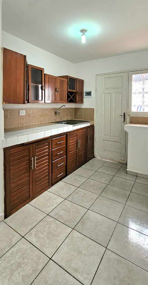 Casa en AlquilerURBANIZACIÓN EL MUNDO 
Av  Virgen de Cotoca 6to anillo 

Linda CASA EN ALQUILER 
Bs. 3.300. 
3 DORMITORIOS 

 3 dormitorios 2 baños 3 parqueos Foto 7