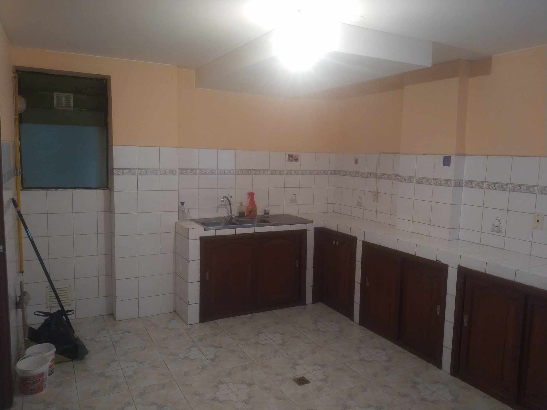 Departamento en VentaMiraflores, Avenida Busch Nº 1173 a pasos de la parada del Teleferico Blanco (Monumento Busch)  3 dormitorios 3 baños 1 parqueos Foto 4