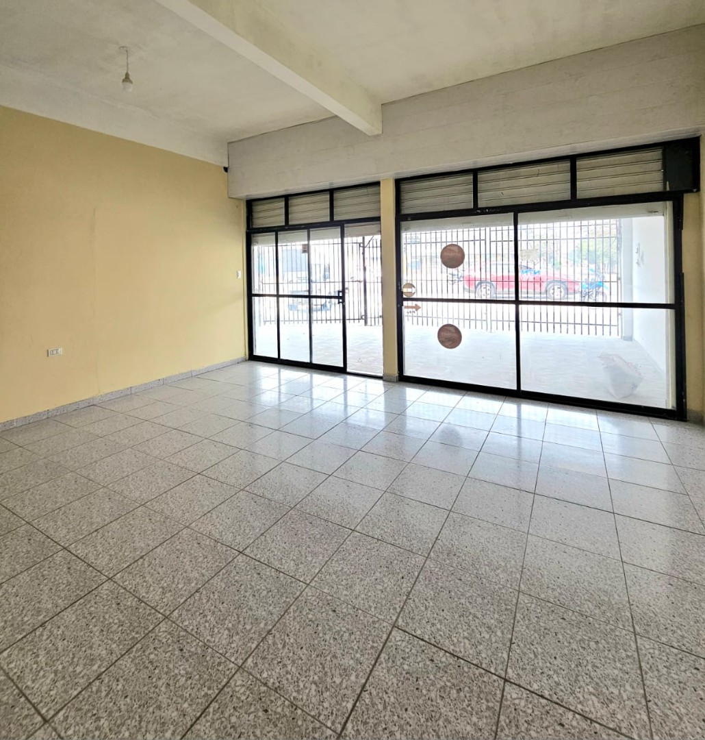 Departamento en AlquilerAv. Paragua 2do anillo  3 dormitorios 2 baños 4 parqueos Foto 12