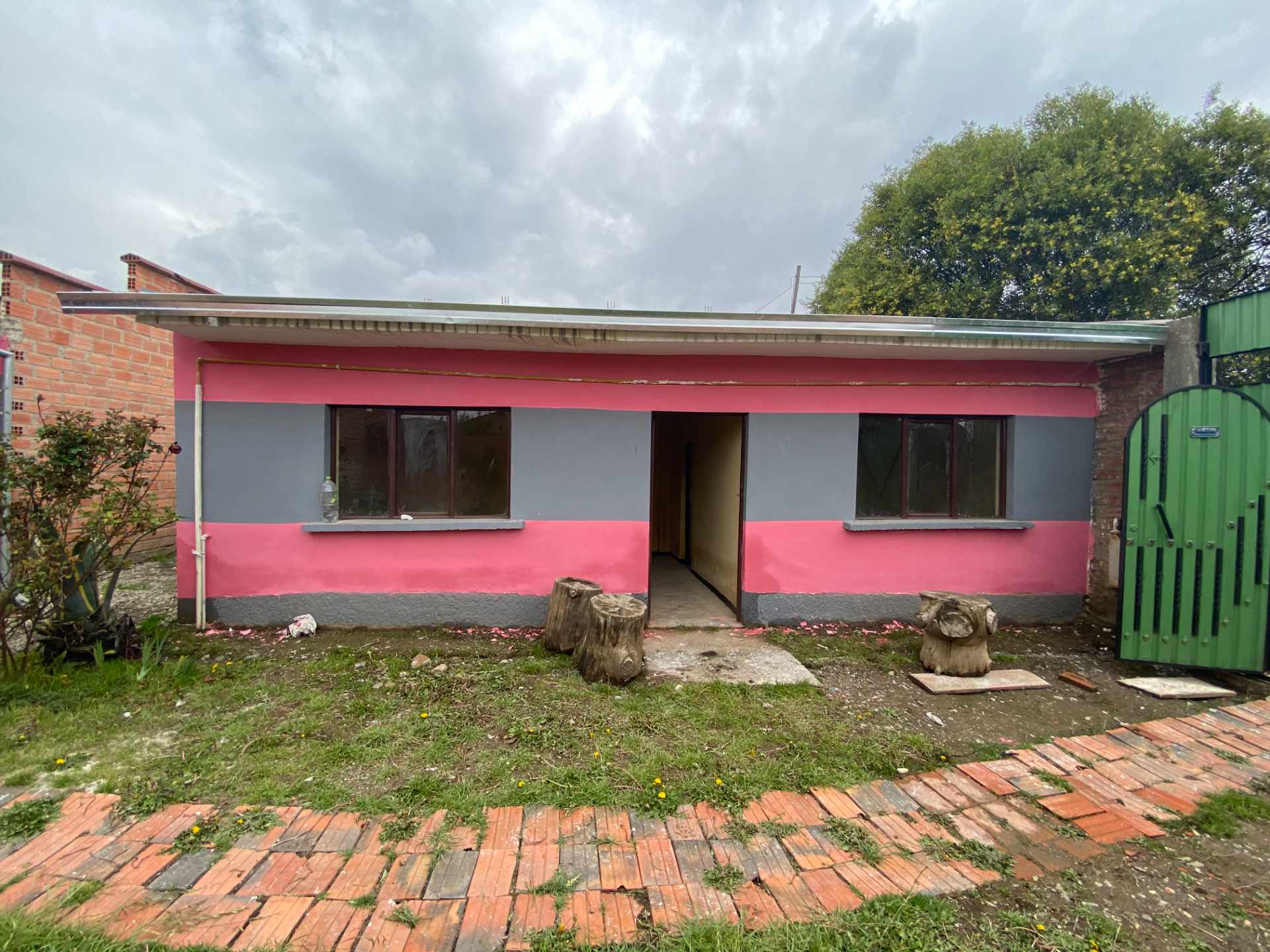 Casa en Cosmos 79 en El Alto 5 dormitorios 2 baños 2 parqueos Foto 2