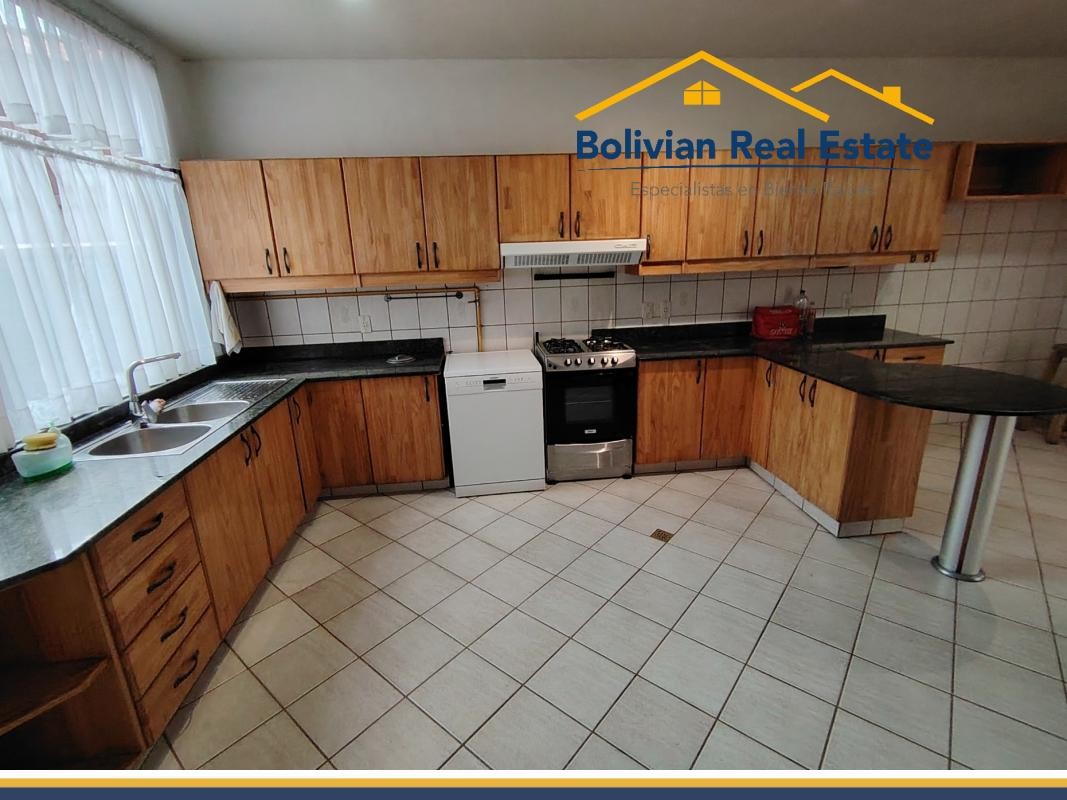 Casa en Achumani en La Paz 4 dormitorios 4 baños 4 parqueos Foto 6