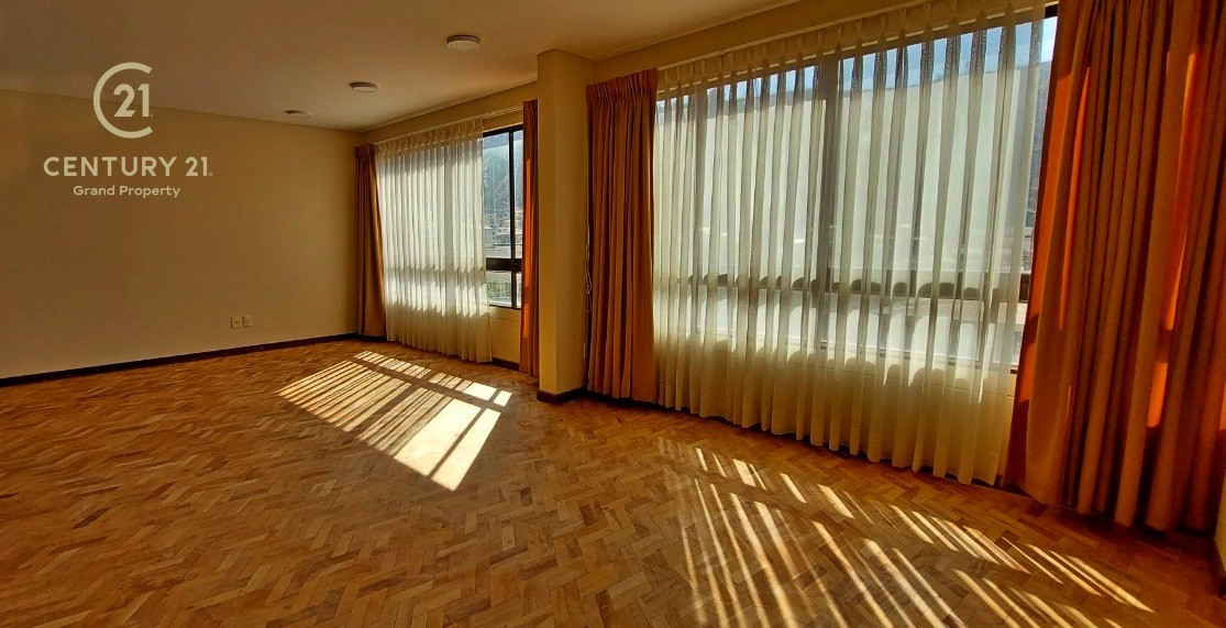 Departamento en Irpavi en La Paz 3 dormitorios 3 baños 1 parqueos Foto 1