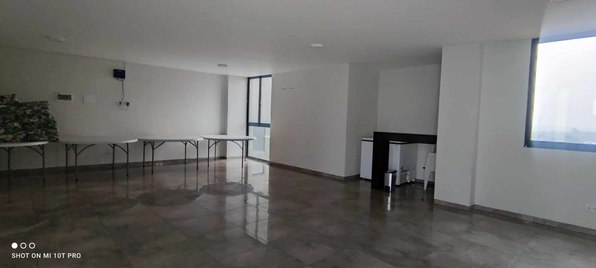 Departamento en AlquilerZona Oeste, 4to anilo Roque Coronado, Amplio departmento de 2 Dor/con parqueo bajo techo y Balcon ( el precio incluye expenses) 2 dormitorios 2 baños 1 parqueos Foto 22