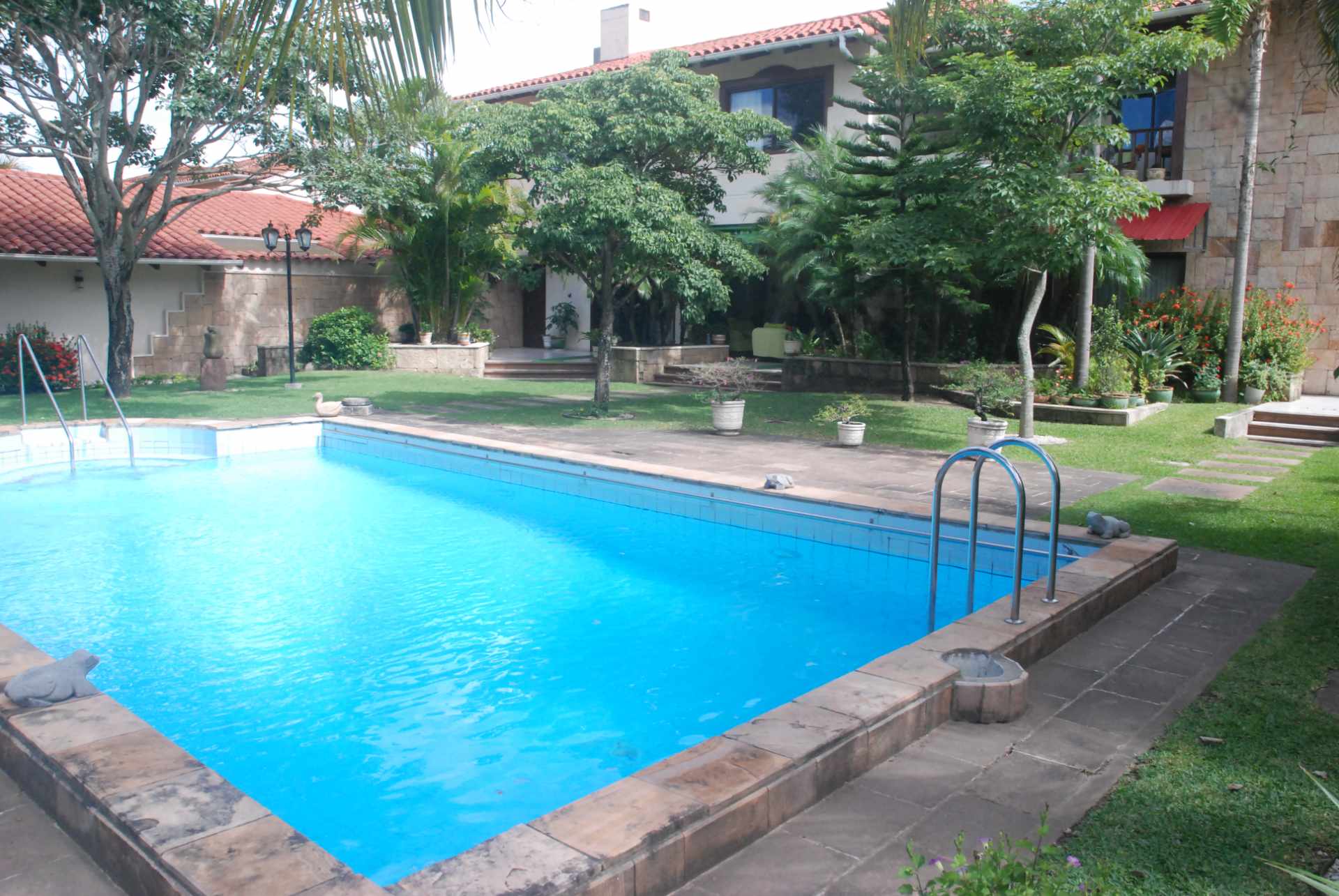 Casa en AlquilerBarrio Sirari 5 dormitorios 7 baños 2 parqueos Foto 5