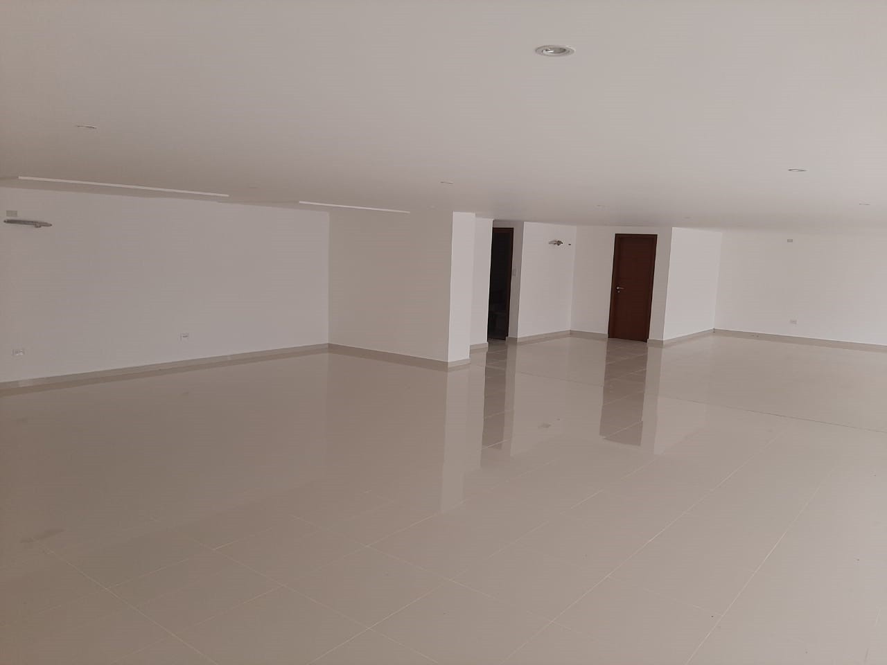 Local comercial en Venta4to anillo frente al Ventura Mall Foto 7