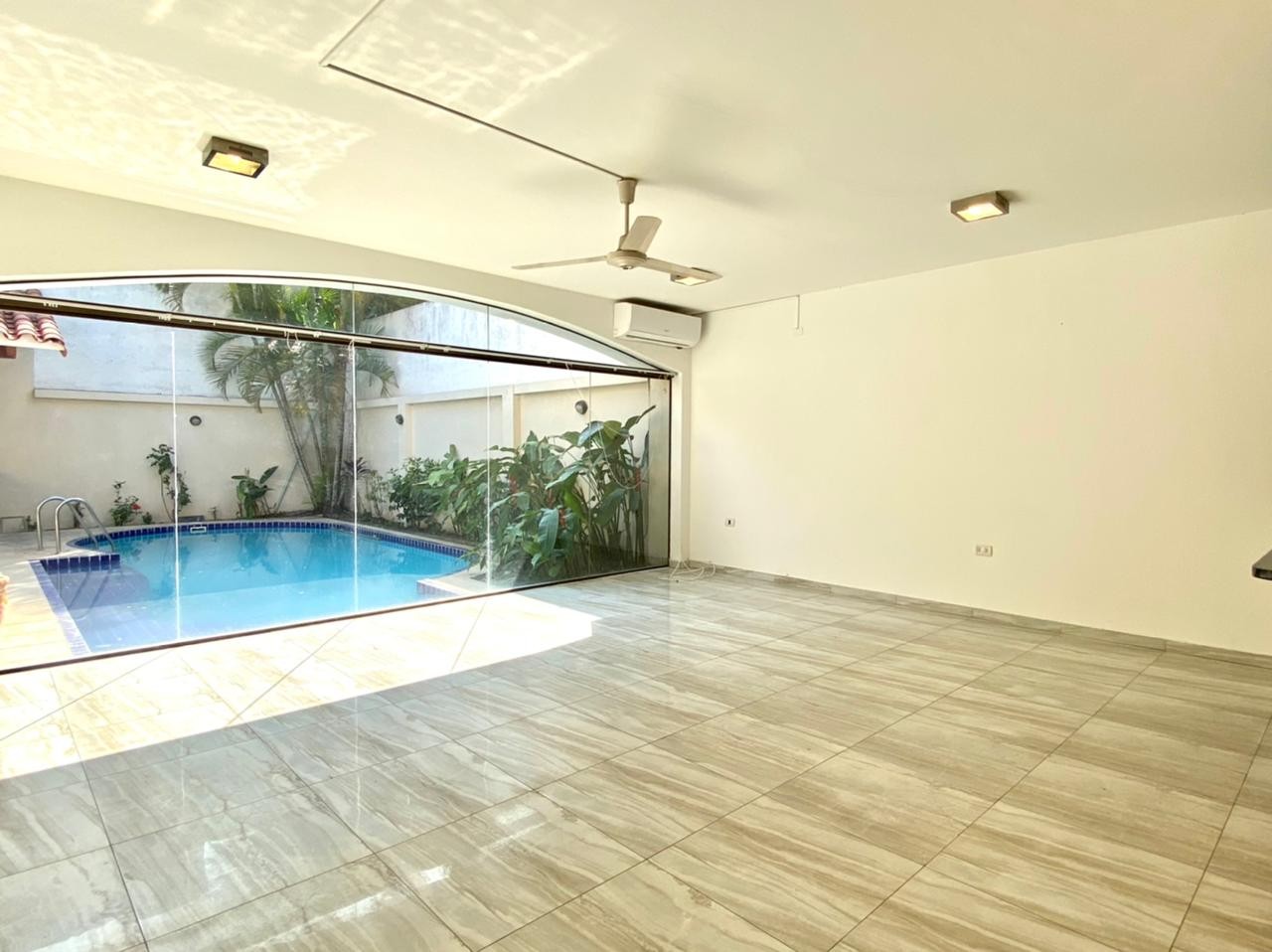 Casa en VentaBarrio Urbarí, Av. Piraí calle Baracea Foto 5