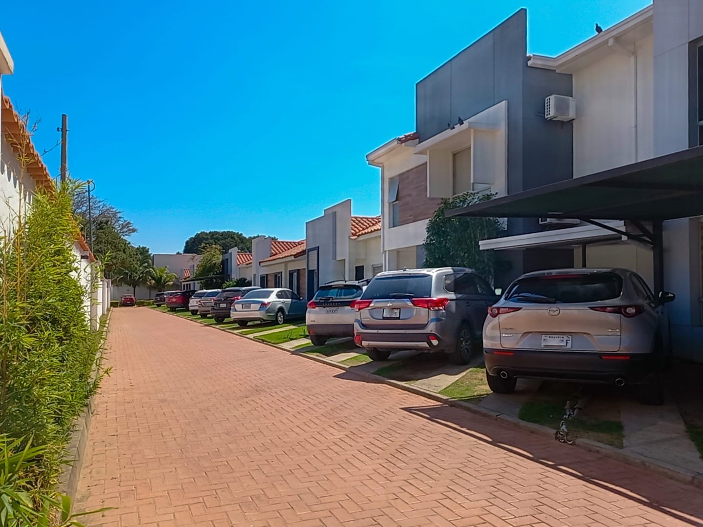 Casa Avenida Pirai entre 6to y 7mo anillo calle entrando por UPB, Condominio La Palmera Foto 8